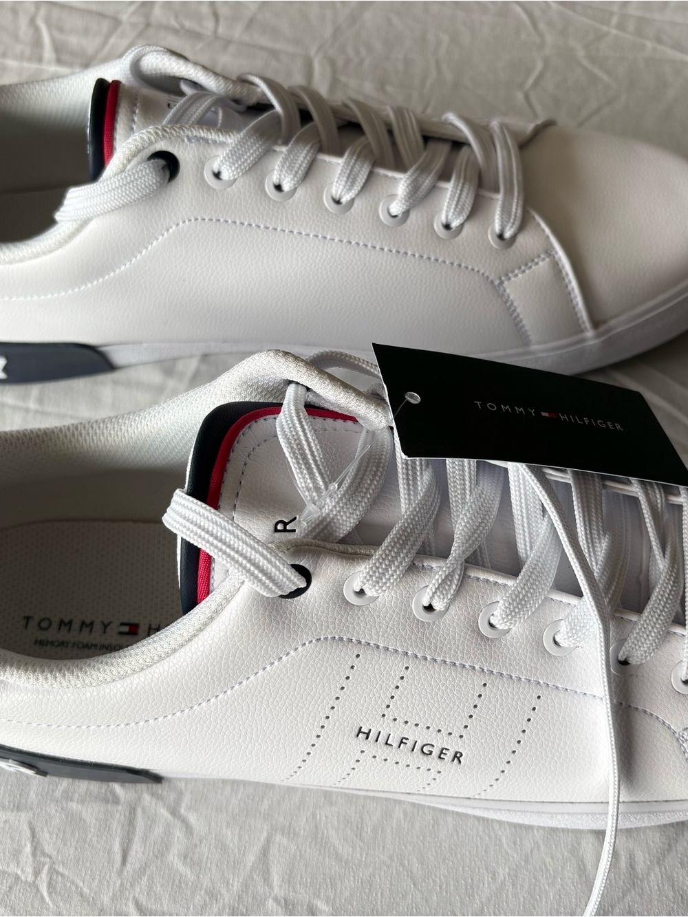 Tommy Hilfiger TMREZMON Men’s 13 White Navy Sneakers NWT